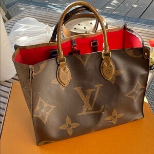 Louis Vuitton on the go mm tote